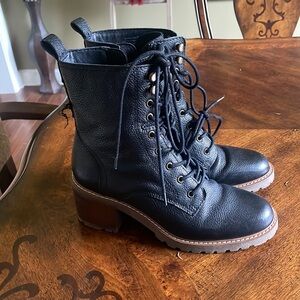 Black leather crown vintage boots size 8 women’s